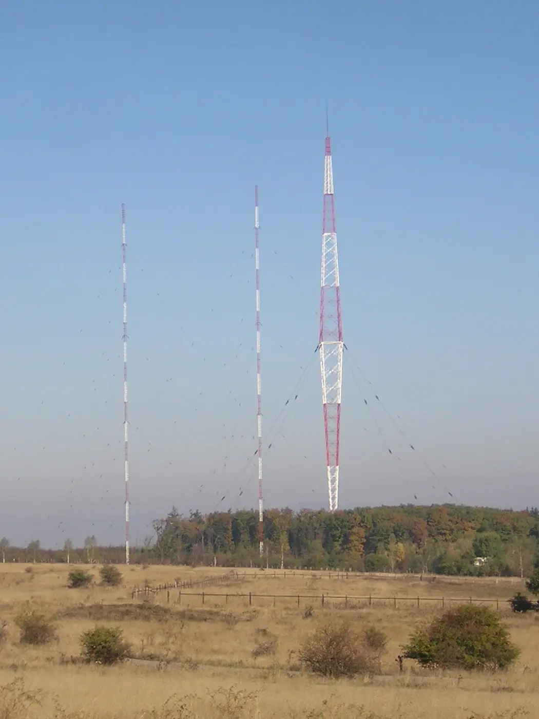 Illustration zur Münze „100 Jahre bulgarische Telekommunikation (PP)“ – Der Sendemast von Wakarel