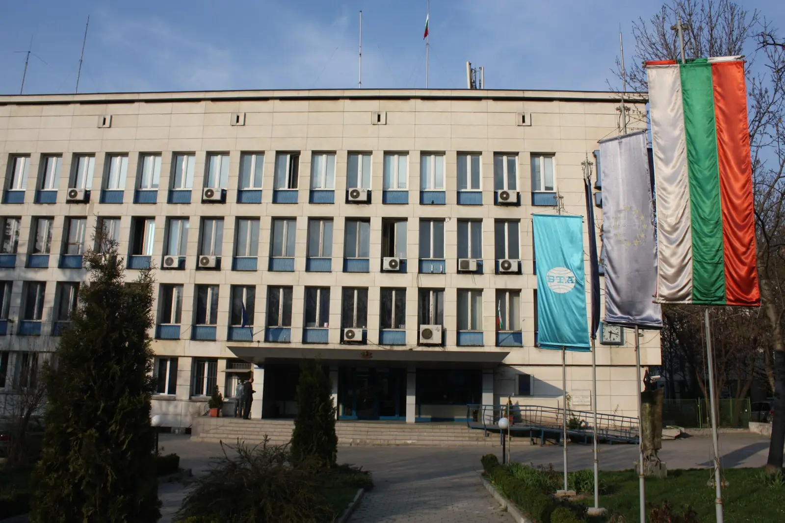 Illustration zur Münze „100 Jahre Bulgarische Telegrafenagentur“ – Das Gebäude der Bulgarischen Nachrichtenagentur (BTA), Sofia