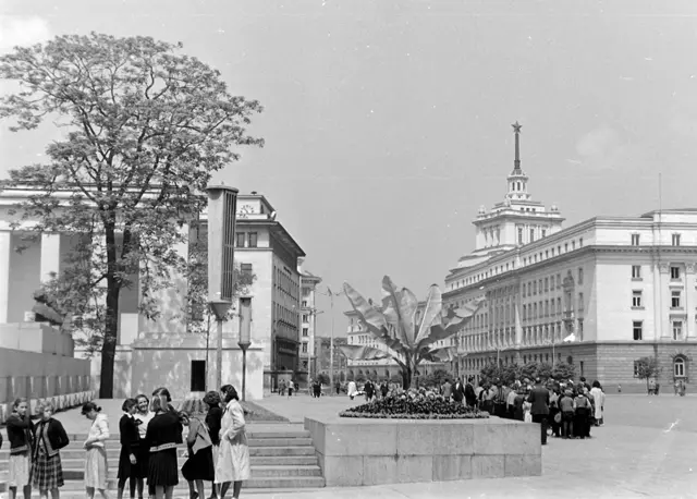 9 September Square (today Battenberg Square), Sofia: the National Bank and the Dimitrov Mausoleum