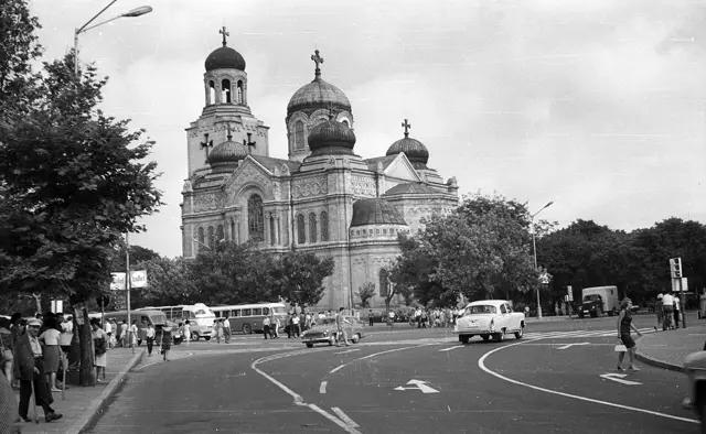 Varna: Preslav Street and the Cathedral of the Dormition