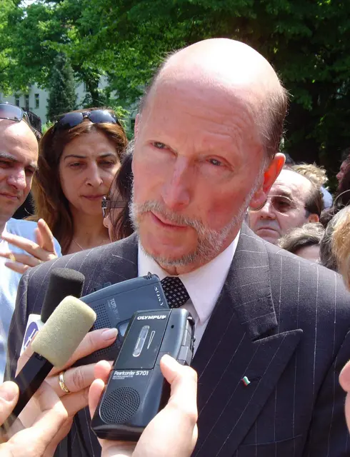 Simeon Saxe-Coburg-Gotha becomes Prime Minister in 2001