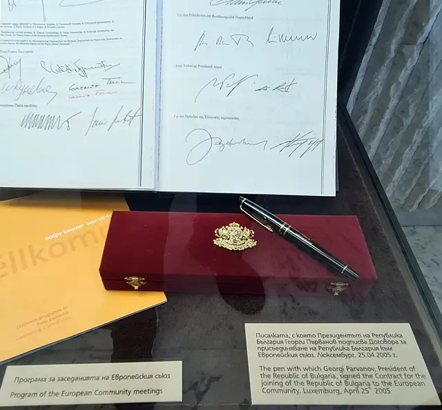 The pen used to sign Bulgaria's EU accession treaty, 25 April 2005